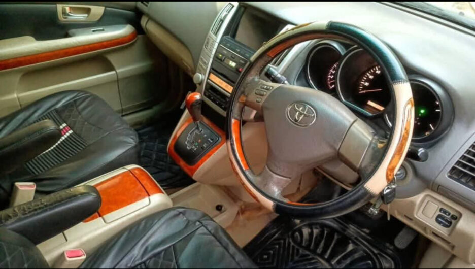 2012 Toyota Harrier Dubaï